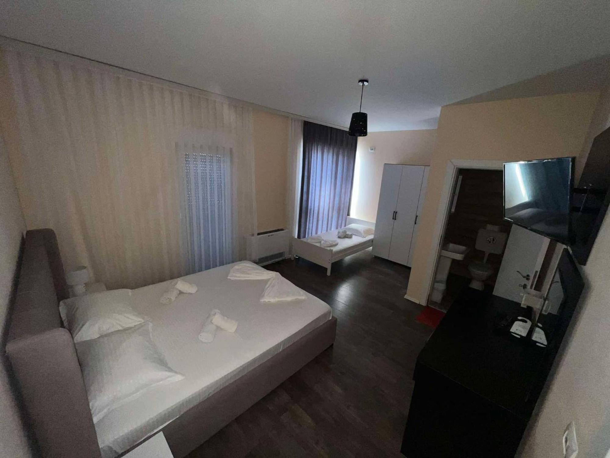 Hotel & Restaurant Frida Gjakova Luaran gambar